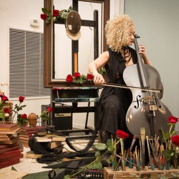 Cellista: Trở lại bình thường có nghĩa là nỗi thống khổ cho các nghệ sĩ, những tiếng nói ngoài lề khác