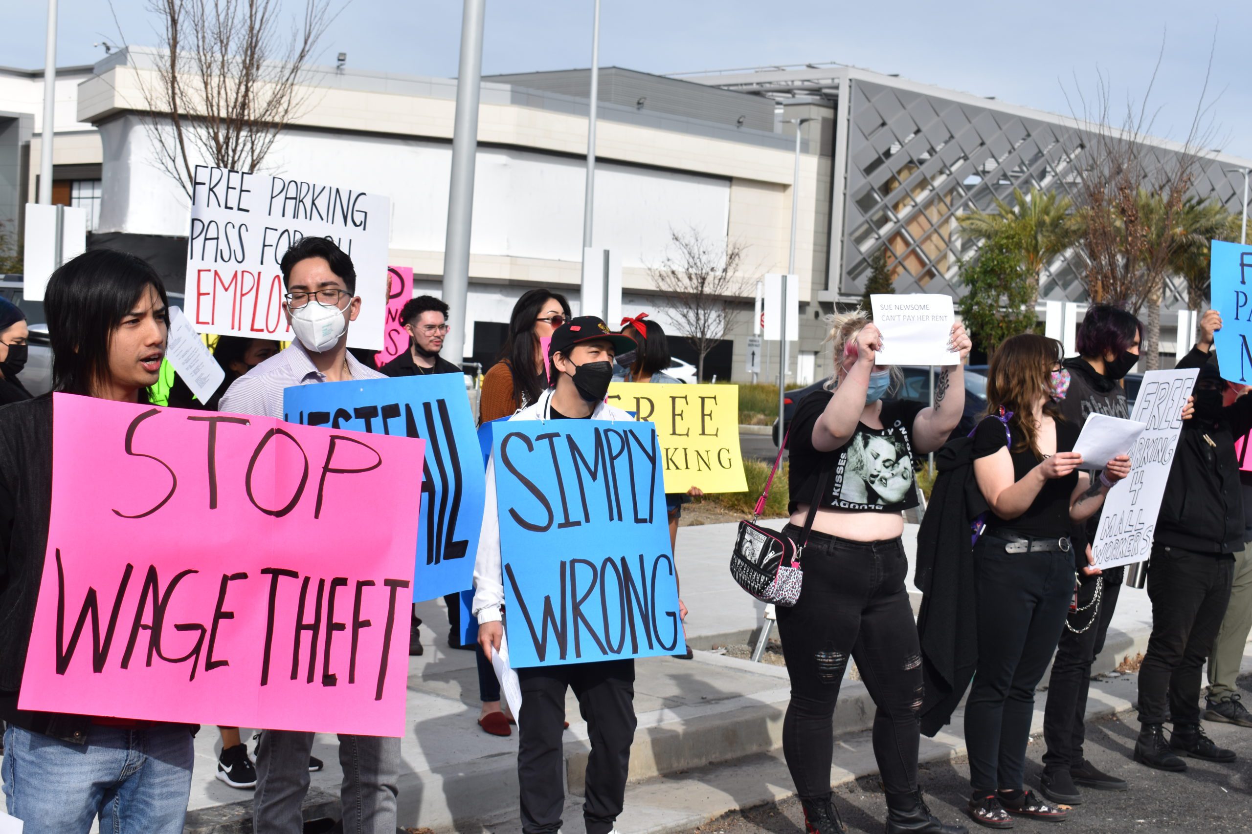 San Jose student workers protest mall parking fees - San José Spotlight