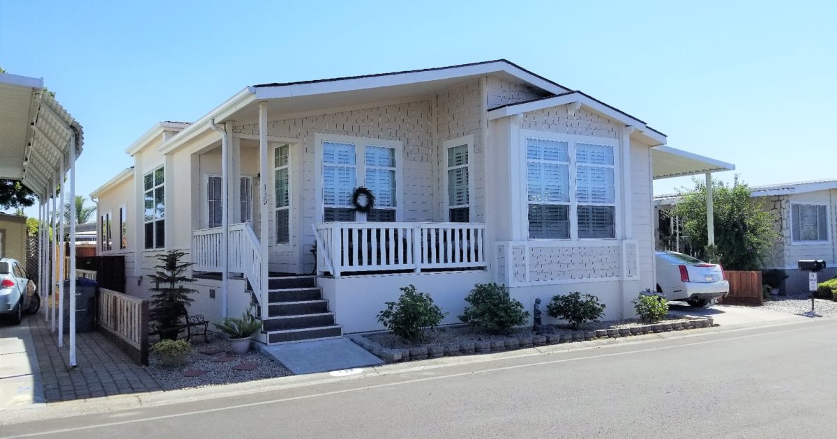 Collins construyendo equidad con casas móviles modernas San José Spotlight