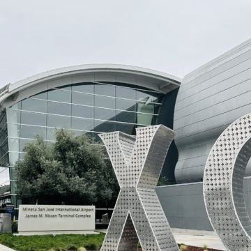 Vàng SJC Hình ảnh bên ngoài một nhà ga sân bay ở San Jose, California.