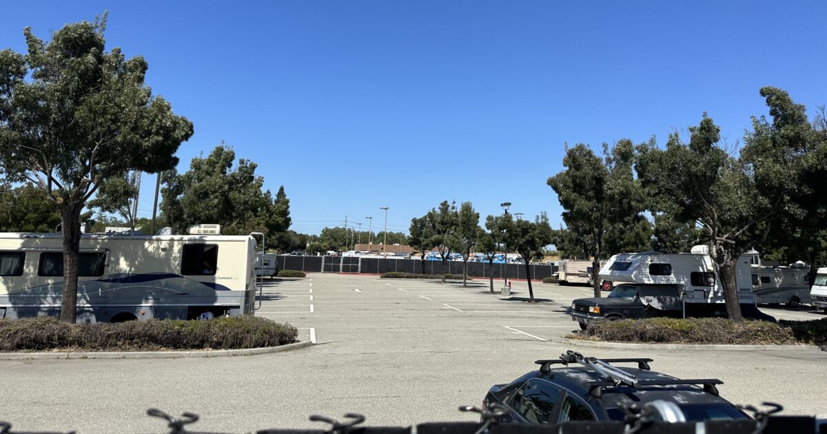 Restrictions keep San Jose safe parking site mostly empty San José