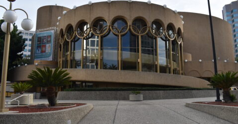 El edificio del Centro de Artes Escénicas en San José, California