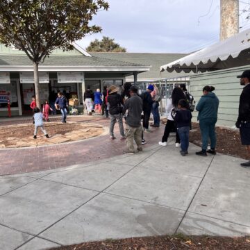 Where to find a free Thanksgiving meal or food box