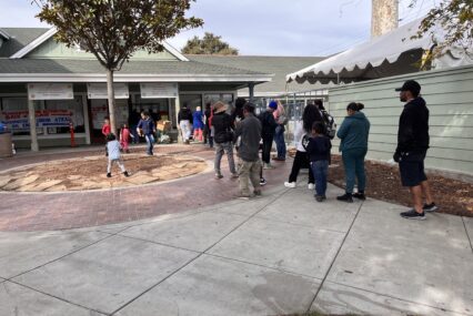 Where to find a free Thanksgiving meal or food box