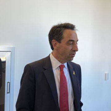 A man in a suit and tie