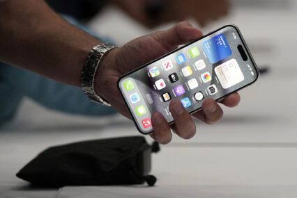 Bản cập nhật iOS mới của Apple có thể gây tổn hại đến ngành thăm dò ý kiến