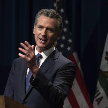 California governor strikes back with new redistricting plan