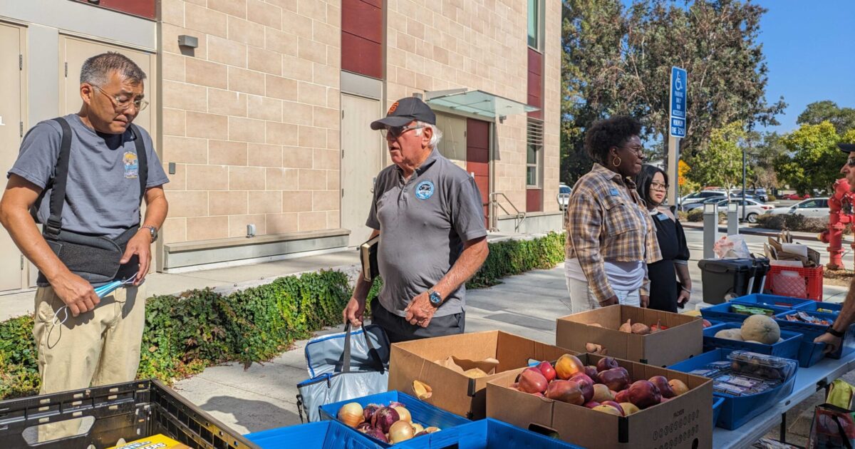 Silicon Valley mobile market brings free food to residents - San Jose Spotlight