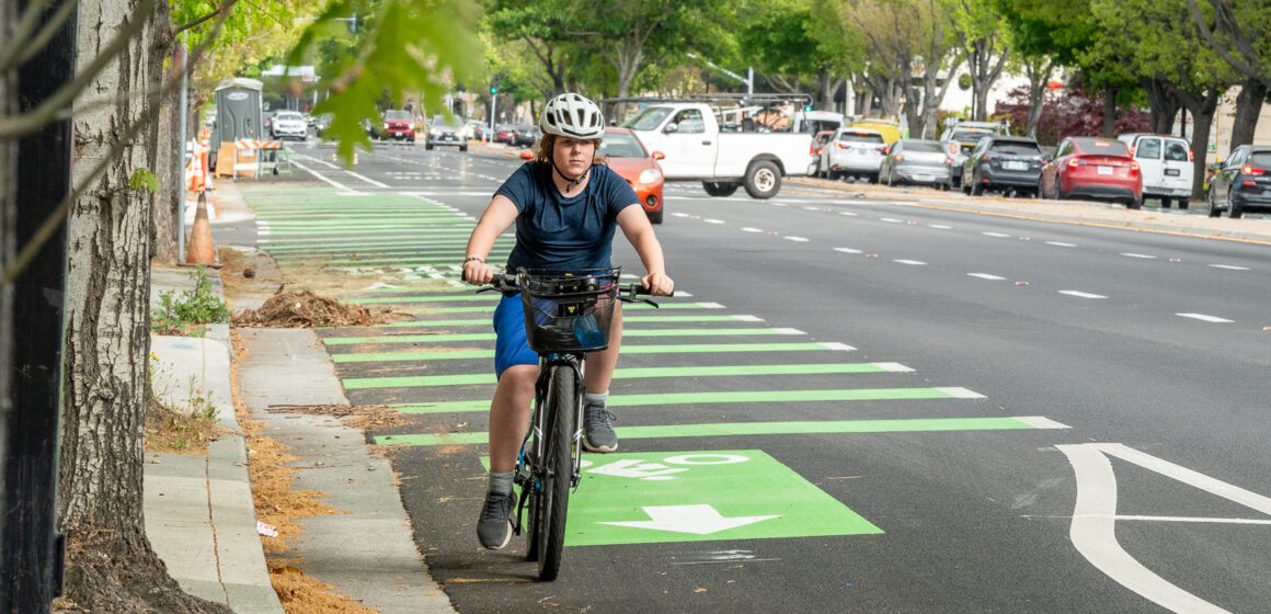 Palo Alto celebrates new bike lanes, few appear to use them