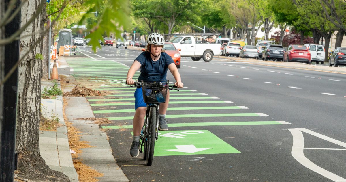 Palo Alto celebrates new bike lanes, few appear to use them - San Jose Spotlight