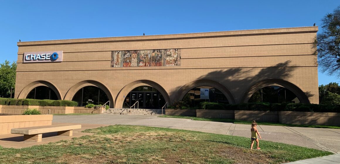 The exterior of a bank in Mountain View, California