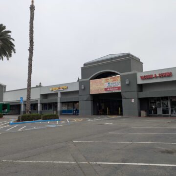 MOONLITE SHOPPING CENTER - SANTA CLARA A one-story shopping center