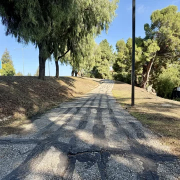 Shoreline trail Embarcadero A bike and pedestrian trail in Mountain View, California