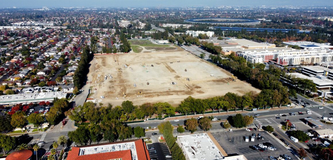 Hình ảnh chụp từ trên không một lô đất ở Cupertino, California