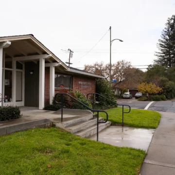 A sidewalk and stairs leading to a building in Mountain View, California