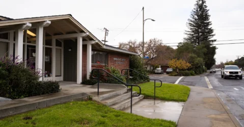 A sidewalk and stairs leading to a building in Mountain View, California