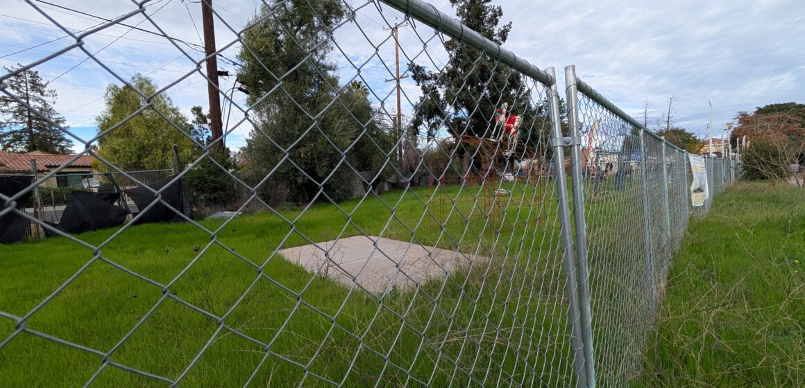 Khu phát triển Los Gatos - Đại lộ Capri-1 Chủ đầu tư dự án Los Gatos cảnh báo về chi phí pháp lý.