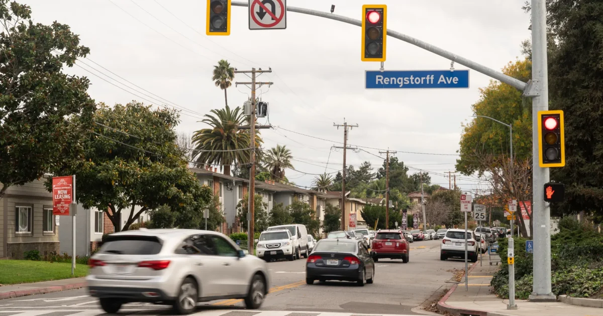 Major Mountain View intersection gets new traffic signal - San Jose Spotlight