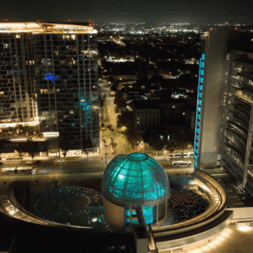 Tòa thị chính SJ Rotunda Tòa thị chính được thắp sáng vào ban đêm ở San Jose, California.