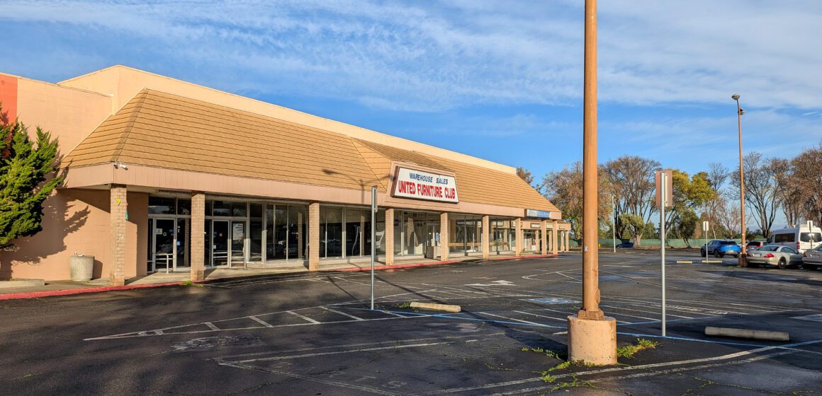Un centro comercial abandonado que se planea convertir en viviendas en Cupertino, California.