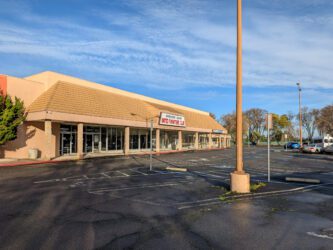 Một trung tâm mua sắm đã ngừng hoạt động, dự kiến ​​sẽ được cải tạo thành khu nhà ở tại Cupertino, California.