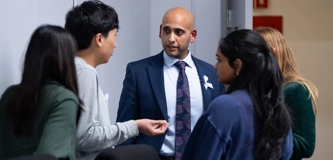 Palo Alto_School-board_62-scaled People talking in a group