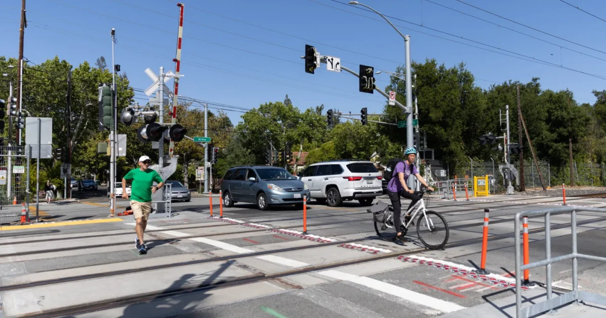 Palo Alto rail crossing closure debate weighs public safety, traffic congestion - San Jose Spotlight