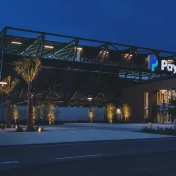 Fact Brief:  Does The San Jose Earthquakes own the longest outdoor bar in North America?
