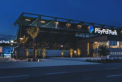 Fact Brief:  Does The San Jose Earthquakes own the longest outdoor bar in North America?