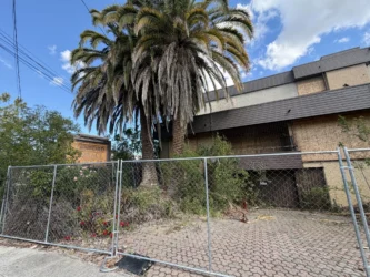 Stanford Terrace Inn Palo Alto Embarcadero A shuttered hotel behind a fence in Palo Alto, California