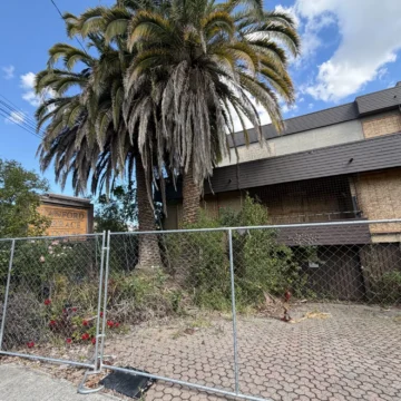 A shuttered hotel behind a fence in Palo Alto, California