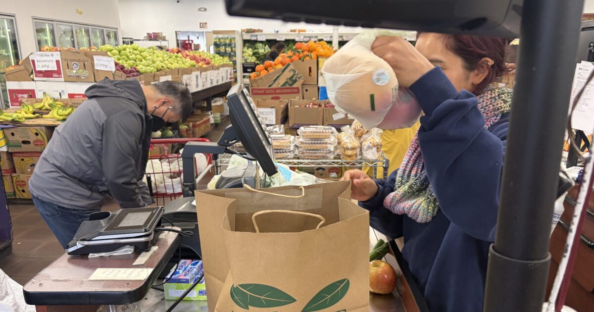 Cupertino applies plastic bag ban to more than grocery stores - San Jose Spotlight