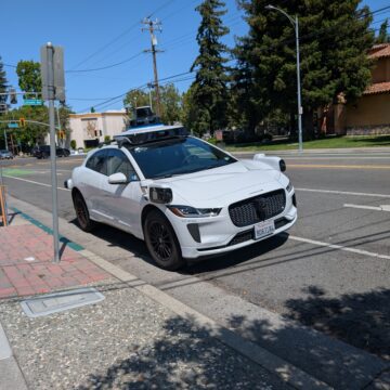 Waymo-Willow Glen-2 Fact Brief: Is there a phone number residents can call to remotely move a Waymo?