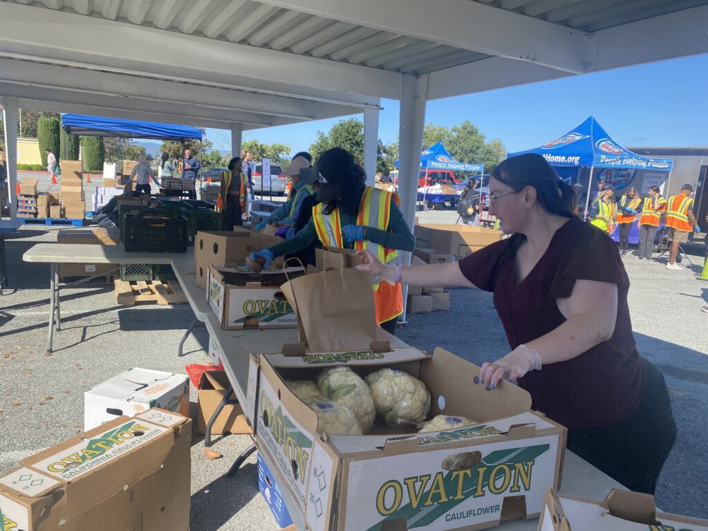 Un centro de distribución de alimentos en San José