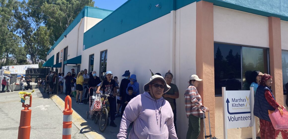 Distribución de alimentos en San José