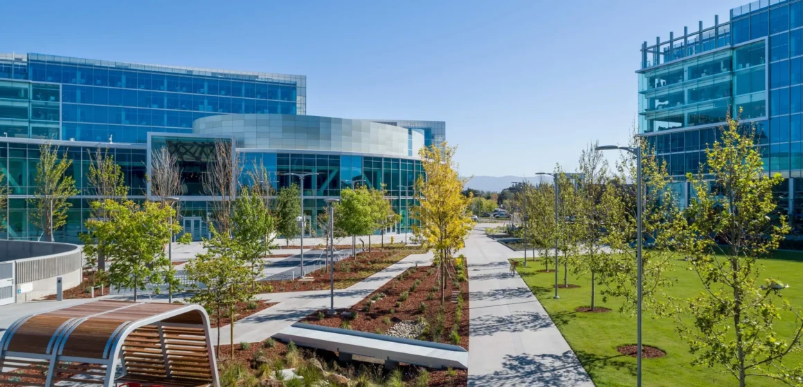 Hình ảnh phối cảnh khu phức hợp văn phòng của Google tại Sunnyvale, California.
