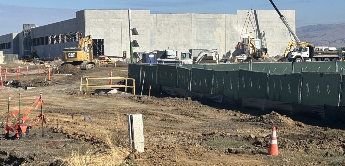 GILROY DATA CENTER Amazon data center construction sight in Gilroy with construction trucks and a crane.