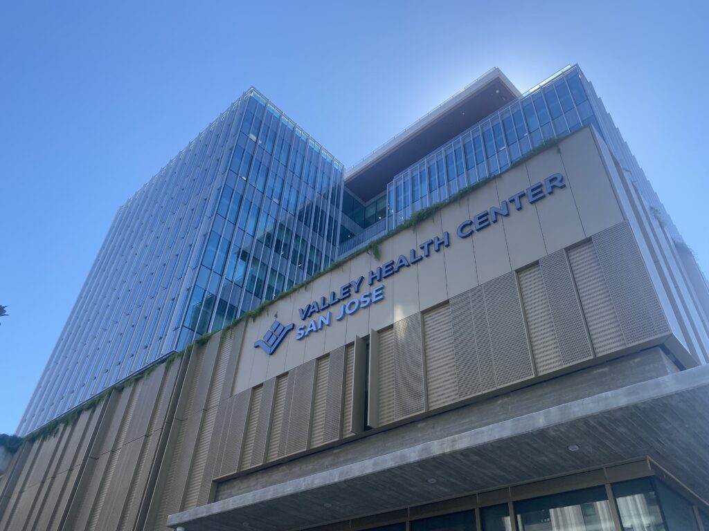 Exterior de una clínica de salud en San José, California.