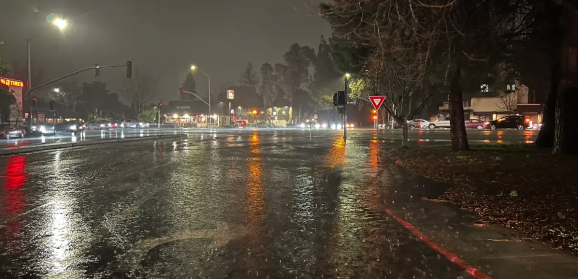 Rains in Mountain View A rainy street in Mountain View, California
